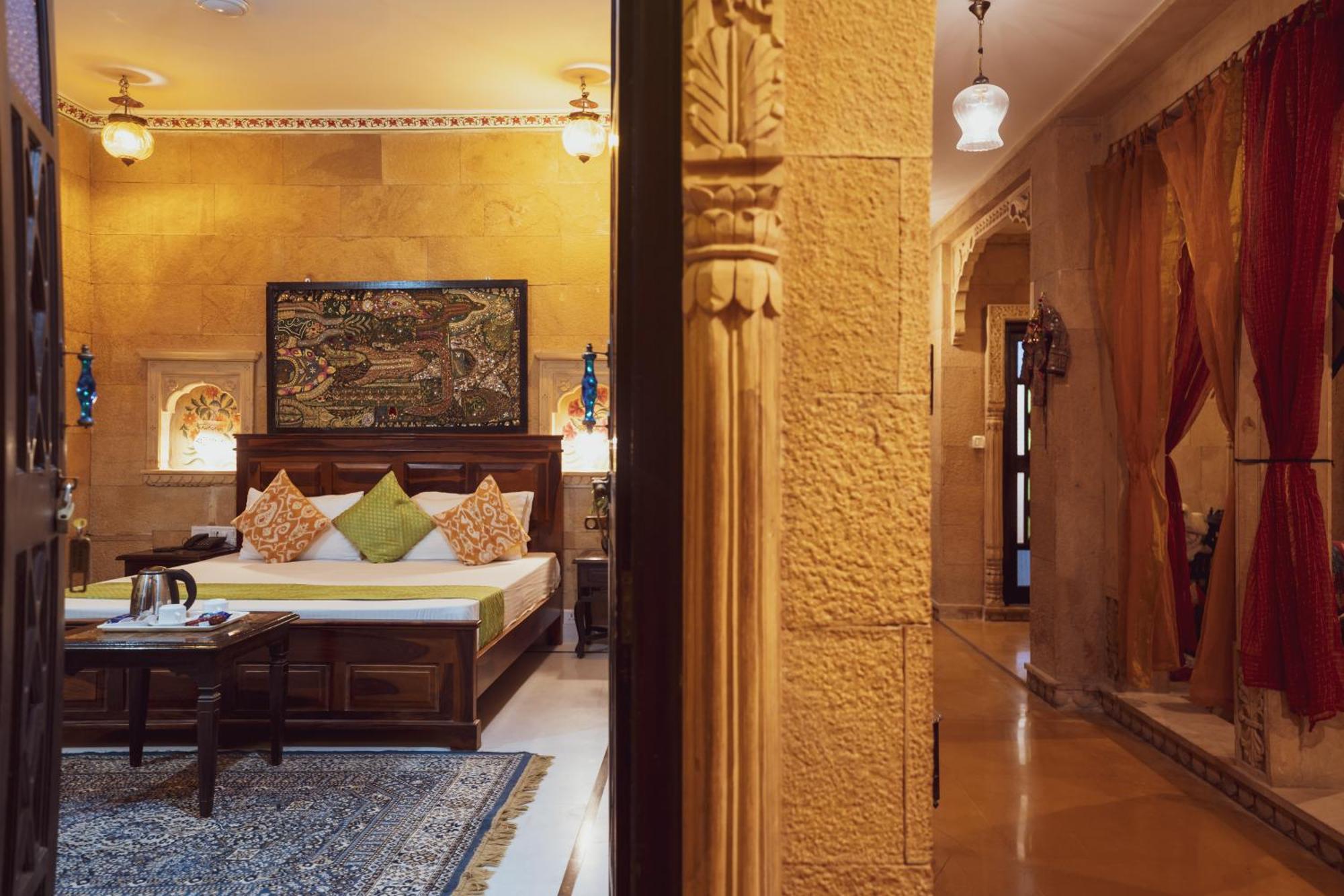 Hotel The Golden House Jaisalmer Bagian luar foto