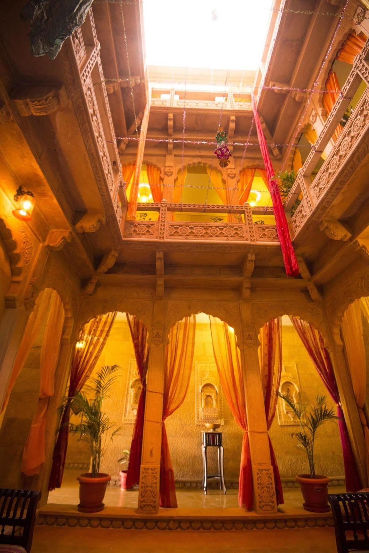 Hotel The Golden House Jaisalmer Bagian luar foto